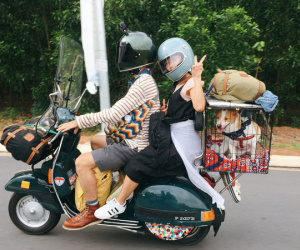 Chàng trai Sài Gòn chế lồng trên xe Vespa cho thú cưng đi 'phượt'