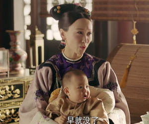 Diên Hi Công Lược tập 17-18: Hoàn Châu Cách Cách suýt 'mất hay' vì Ngũ a ca bị lệnh chôn sống khi vừa chào đời