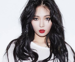 HyunA bị tố quấy rối tình dục vì thường xuyên động chạm đàn em