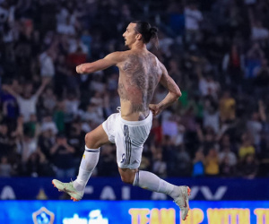 Ibrahimovic cởi phăng áo sau hat-trick lội ngược dòng cho LA Galaxy