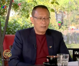 MC Lại Văn Sâm tiết lộ từng bị đánh vì cãi bố làm thẩm phán và ra bán hàng ở chợ Đồng Xuân cho mẹ vợ