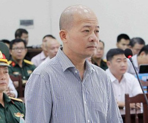 Nhiều lần đút bằng giả vào hồ sơ để thăng tiến, 'Út trọc' vẫn khai... không biết