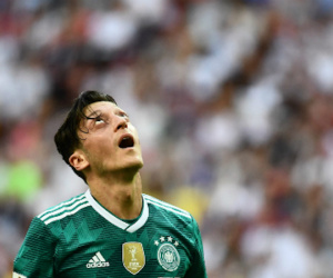 Ozil bị chê hèn nhát khi chia tay tuyển Đức