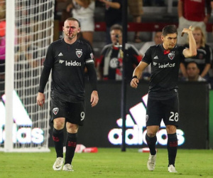 Rooney mặt đầm đìa máu trong ngày ghi bàn đầu tiên cho DC United