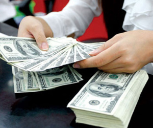 USD tiếp tục tăng, vàng lặng sóng