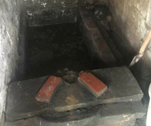Về ra mắt nhà chồng tương lai, gặp ngay bệ xí xổm kê 2 hòn gạch làm chỗ ngồi, hội chị em hỏi nhau sẽ tính sao?