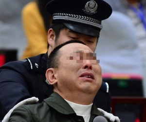 Bi kịch nối tiếp từ cái chết của con gái mới sinh đến án tử dành cho ông bố sát nhân chỉ vì thương con mù quáng