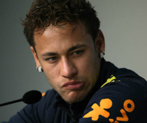 Neymar thừa nhận lạm dụng các pha ăn vạ