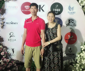 Ông chồng 'hài' nhất vịnh Bắc Bộ, cãi vợ chem chẻm nhưng thấy vợ say là rủ 3 con đến tận bàn nhậu 'vác' vợ về