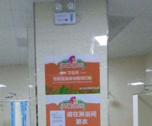 Công viên nước Trung Quốc lắp camera trong WC của phụ nữ