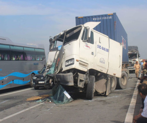 Xe container phanh gấp gây tai nạn liên hoàn, cao tốc TP. HCM-Long Thành-Dầu Giây kẹt xe từ sáng đến trưa