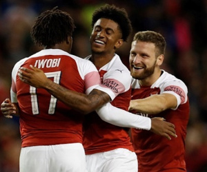 Arsenal thắng Chelsea sau 12 quả đá luân lưu
