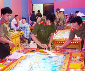 Thu giữ nửa tỉ đồng tại 2 tiệm game bắn cá trá hình