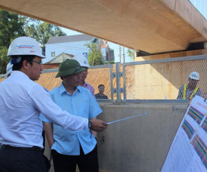 Bộ trưởng GTVT kiểm tra cao tốc Đà Nẵng - Quảng Ngãi: Bao nhiêu tiền của đổ vào mà chưa vận hành được là sao?