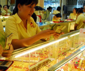 Giá vàng hôm nay 3/8: USD tăng vọt, vàng tụt xuống đáy mới