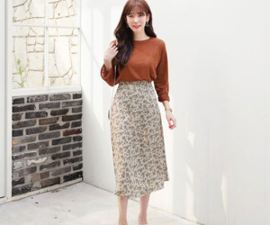 Mặc đúng trend chân váy midi khi đến văn phòng