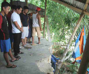 Nhà ven sông có nguy cơ bị cuốn: Do thủy điện xả lũ?