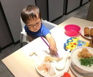 'Thơ ngây' hỏi con 3 tuổi đã cho ăn cơm được chưa, mẹ trẻ này được chị em 'thật thà' tư vấn: Sớm thế, đợi 30 tuổi hãy cho ăn!