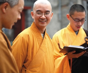 Hai thân tín tố cáo sư trụ trì Trung Quốc