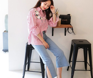 Quần jeans ống xẻ bên không phải là bị lỗi đâu mà chính là hot trend năm nay đấy!
