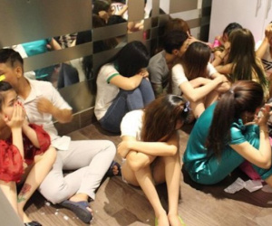 Ập vào căn hộ ở Sài Gòn, phát hiện hàng chục 'dân chơi' say sưa bên tiệc ma túy