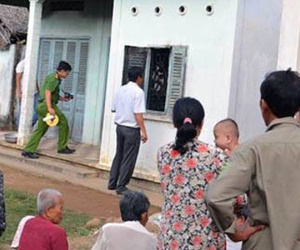 Giữa đêm gã đàn ông điên cuồng đâm vợ, đốt nhà, 2 người tử vong