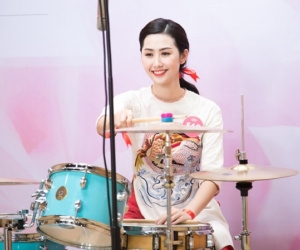 Thí sinh Hoa hậu Việt Nam 2018 mặc áo dài chơi trống, đánh guitar dự thi Người đẹp tài năng