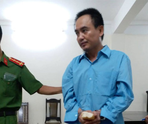Bất ngờ phiên tòa không xử được vì bị cáo đòi… về ăn cơm