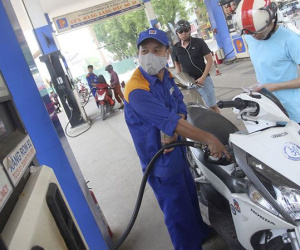 Chật vật tiêu thụ xăng E5