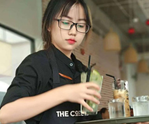 Chỉ một bức ảnh chụp trộm cô bạn phục vụ, hàng loạt thanh niên đòi 'cắm chốt' xin Facebook bằng được
