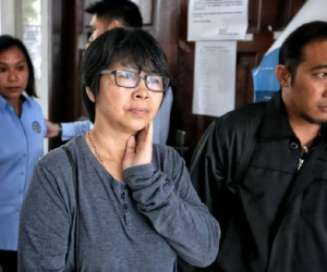 Cho chó ăn 32 cây kim khâu để trả thù, hành động dã man của bà mẹ không ngờ lại bị chính con gái ruột tố cáo