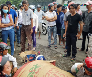 Mẹ tử vong thương tâm trên đường đi làm hồ sơ nhập học cho con