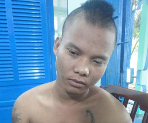 Ngáo đá đốt nhà chú ruột, rượt chém nhiều người