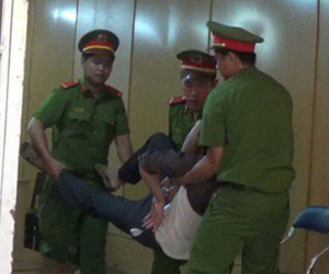 Phút đền tội của sát thủ đội lốt người bán bột rán dạo