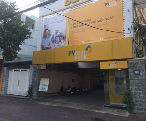 Thiếu niên 15 tuổi dùng súng nhựa cướp ngân hàng