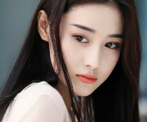 Trương Hinh Dư: Từ 'gái bao nhà hàng' với loạt ảnh nóng đến cú 'thoát xác' ngoạn mục trước Phạm Băng Băng