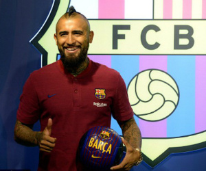 Vidal muốn 'vơ vét' mọi danh hiệu cùng Barca