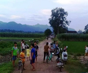 Ngồi chơi ở bãi cỏ ngoài đồng, bé gái bị sét đánh tử vong