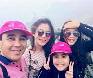 Khoe ảnh du lịch nước ngoài, vợ Quyền Linh vô tình để lộ sở thích đặc biệt của ông xã