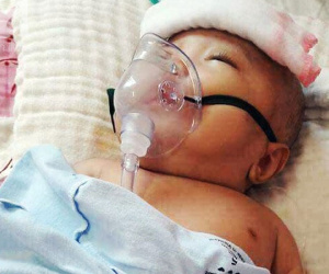Mẹ trẻ đau đớn cầu xin mạnh thường quân cứu con trai bị não úng thủy từ lúc 2 tháng tuổi