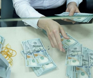 USD liên tục 'leo đỉnh', gửi tiết kiệm ngân hàng có còn hấp dẫn?