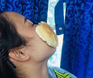Anh chồng lên mạng 'dìm hàng' cô vợ sinh ra không dành cho ô tô, mỗi lần đi đâu là phải mua cả túi bánh mì làm khẩu trang