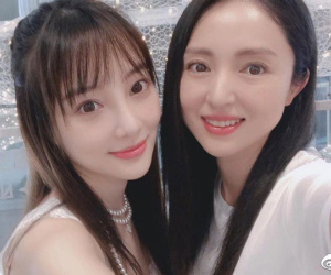 Bức ảnh selfie tai tiếng nhất Cbiz hôm nay: Kẻ ngoại tình Lý Tiểu Lộ rạng rỡ bên vợ sao nam bị tố cưỡng bức