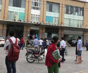 Con gái khóc ngất bên thi thể mẹ nhảy từ chung cư cao tầng xuống