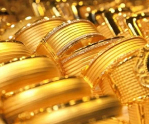 Giá vàng hôm nay 10/8: USD treo cao, vàng chưa thấy sủi tăm