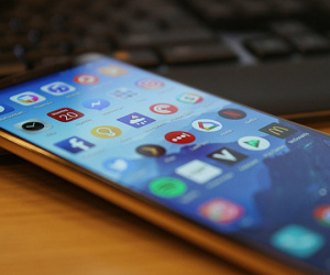 Huawei Mate 20 Pro trang bị thỏi pin khủng hơn Galaxy Note 9