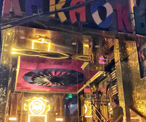 Nhà hàng karaoke ở TP HCM khoá cửa ngăn cảnh sát kiểm tra