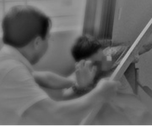 Phát hiện vợ cùng anh họ trong tư thế không mảnh vải che thân, người chồng còn bị sốc bởi câu nói đầy phũ phàng này