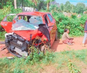 Tài xế lái ô tô về ăn giỗ mắc kẹt giữa đường ray bị tàu hỏa đâm tử vong