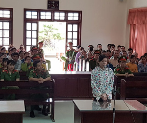 Vì cái chậu, nàng dâu lớn cắn đứt lìa lưỡi nàng dâu nhỏ